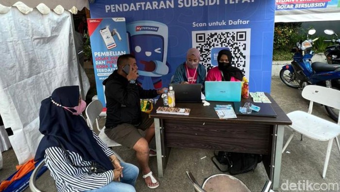 Layanan pendaftaran di SPBU Panembong Kabupaten Cianjur.