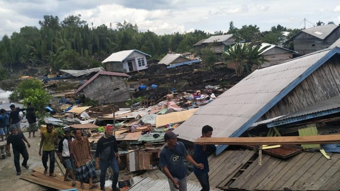 Kondisi rumah warga yang terdampak bencana longsor di Indragiri Hilir, Riau. (Foto: Istimewa)