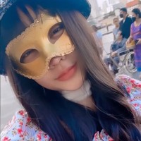 Sebut menjalani rangkaian operasi plastiknya itu di Korea, begini penampilan Lucinta Luna sekarang. Salah satu bagian wajahnya yang terlihat cukup jelas mengalami perubahan adalah bentuk bibirnya. Tak sedikit netizen yang menyebut bentuk bibirnya itu kini jadi semakin indah. Foto: Instagram/@lucintaluna_manjalita