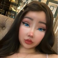 Jika sebelumnya usai operasi gergaji rahang dan tulang ekor Lucinta Luna sempat terlihat tak berdaya dengan wajah bengkak yang diperban, kini dirinya terlihat sudah kembali pulih. Walaupun masih menggunakan filter Instagram, begini penampilan Lucinta Luna saat ini pasca jalani beragam rangkaian operasi plastik. Foto: Instagram/@lucintaluna_manjalita