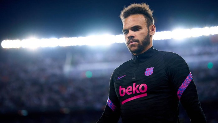 BARCELONA, SPAIN - APRIL 14: Martin Braithwaite of FC Barcelona leaves the pitch after warming up prior to the UEFA Europa League Quarter Final Leg Two match between FC Barcelona and Eintracht Frankfurt at Camp Nou on April 14, 2022 in Barcelona, Spain. (Photo by Alex Caparros - UEFA/UEFA via Getty Images)