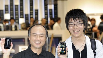 Masayoshi Son pendiri raksasa teknologi asal Jepang, Softbank. Dia lahir di Tosu, di keluarga imigran Korea miskin. Masayoshi bersikeras tetap memakai nama keluarga Korea yakni Son, ketimbang Yasumoto, nama keluarga Jepang orangtua dan kakek. Karena keputusan ini, sejak kecil Son menghadapi diskriminasi akibat nama belakangnya. Saat itu, memang sedang terjadi krisis hubungan di antara Jepang dan Korea. Foto: Getty Images