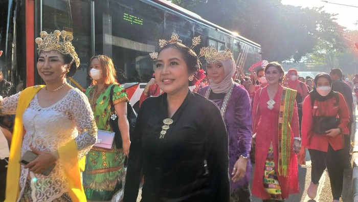 Massa PDIP Longmarch Daftar Pemilu