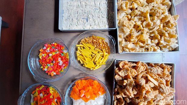 Menengok Proses Produksi Kuliner Seblak Batagor di Cimahi