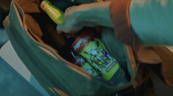 Anggur Kolesom sudah menjadi produk warisan lintas generasi yang merupakan minuman kesehatan dan berkhasiat bagi tubuh.