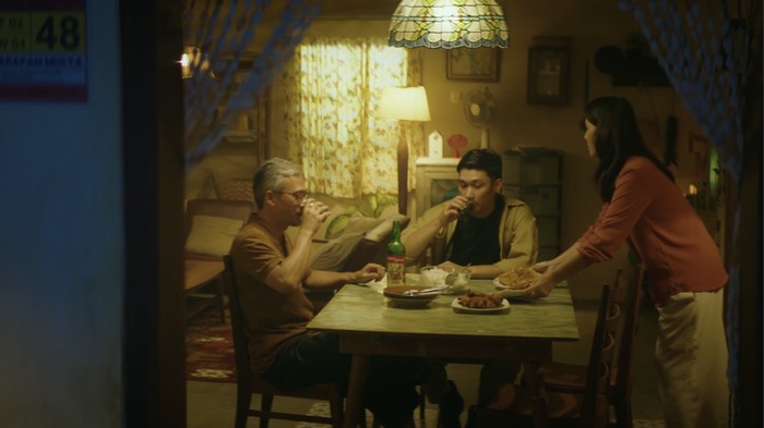 Anggur Kolesom sudah menjadi produk warisan lintas generasi yang merupakan minuman kesehatan dan berkhasiat bagi tubuh.