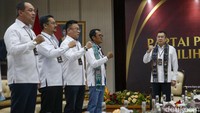 Hary Tanoe (kanan) memimpin rombongan partai tersebut mendaftar sebagai partai peserta pemilu 2024. Setibanya di KPU, Hary Tanoe beserta jajaran langsung masuk menuju ruangan untuk melakukan pendaftaran. Hary Tanoe menargetkan partainya mendapat 60 kursi DPR RI pada Pemilu 2024.