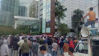 Para massa aksi menuntut Indodax membenahi sistem. Mereka juga meminta Asosiasi Pedagang Kripto Indonesia Agar menegur keras Indodax atas hal ini.