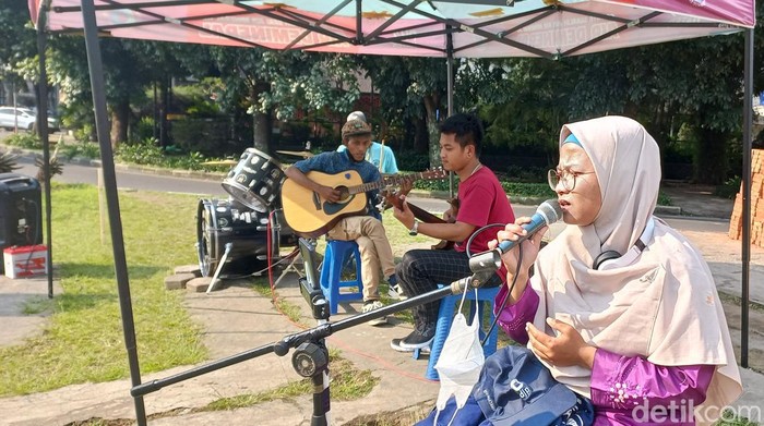 Musisi jalanan di Kota Bandung.