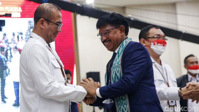 Partai NasDem juga mendaftar sebagai peserta pemilu 2024 di kantor KPU, Jakarta, Senin (1/8/2022). Mereka dipimpin oleh Sekretaris Jenderal DPP Partai NasDem Johnny G Plate.