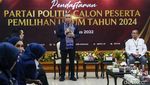 Senyum Sekjen NasDem, Johnny G Plate Saat Memimpin Pendaftaran ke KPU