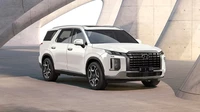 Hyundai Palisade facelift dirilis di GIIAS 2022. SUV bongsor tersebut telah dilengkapi desain grille lebih besar dengan bentuk kotak-kotak seperti di Creta. Dok. Hyundai Motors Indonesia (HMID)