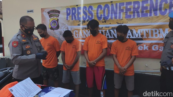 Pelaku pemerasan dengan modus meneriaki korban sebagai klithih dan berpura-pura menjadi polisi di Gamping, Sleman, Senin (1/8/2022).