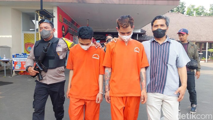 Pelaku perampasan ponsel.
