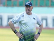 Robert Alberts Dikabarkan Comeback ke Persib