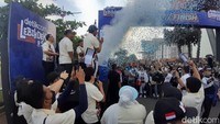 Pelepasan peserta jalan sehat dalam rangka launching detikSulsel. Foto: (Al Khoriah/detikSulsel)