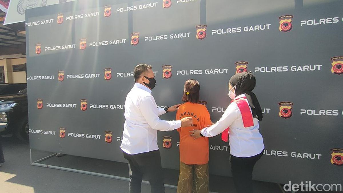 Tualetdagi yashirin kameralar porno videolar