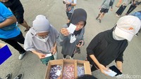 Pengumpulan kupon jalan sehat detik Sulsel berhadiah umrah, sepeda motor, dan 100 hadiah lainnya. Foto: (Andi Nur Isman/detikSulsel)