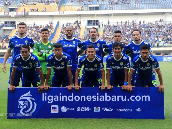 Persib Bandung vs Madura United.