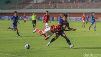 Timnas Indonesia U-16 menghadapi Timnas Filipina U-16 pada laga Grup A Piala AFF U-16 di Stadion Maguwoharjo, Sleman, DI Yogyakarta, Minggu (31/7/2022). (Foto: Pius Erlangga/detikJateng)