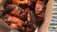 Gerai Pawon Papa di Malang, Jawa Timur ini juga menawarkan menu pisang goreng madu. Teksturnya renyah di luar dan lembut di dalam. Rasanya pun manis legit. Foto: Instagram @pawon_papa
