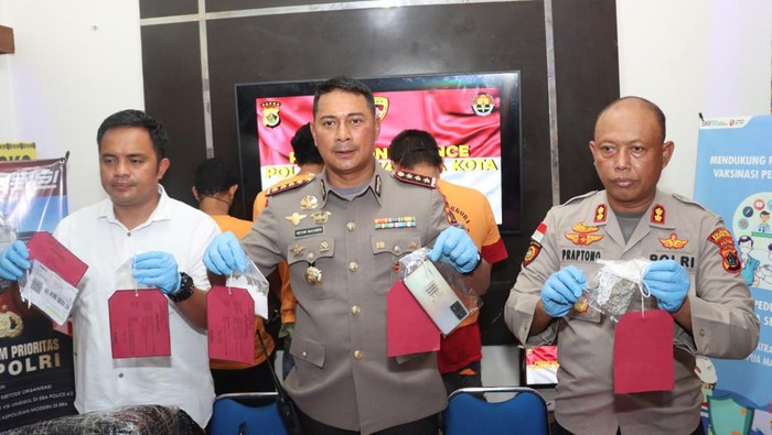 Polisi di Jayapura gagalkan upaya penyelundupan sabu 100 gram.