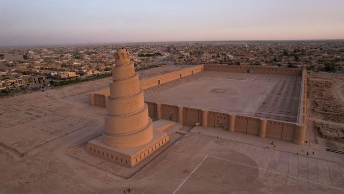 An aerial view shows the spiral Malwiya minaret, a mid-ninth century treasured Iraqi national monument, at the site of the Great Mosque of Samarra, on July 26, 2022, in the city of Samarra, north of Baghdad. - The 50m helicoidally tower of sun-dried and baked brick, modelled on ancient ziggurats that was built to symbolise the power of Islam during the Abbasid caliphate, was listed UNESCO World Heritage Site in 2007. (Photo by Ismael ADNAN / AFP) (Photo by ISMAEL ADNAN/AFP via Getty Images)