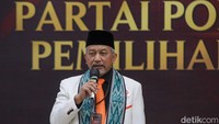 Presiden PKS Ahmad Syaikhu memberi sambutan dalam pendaftaran tersebut. Ia menuturkan, PKS sengaja mendaftar sebagai peserta pemilu di hari pertama dibuka sebagai bentuk kesiapan PKS dalam pemilu 2024 mendatang.