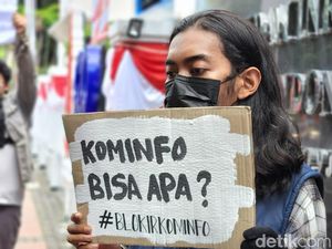 Pasal Karet dan Kontrol Kemenkominfo
