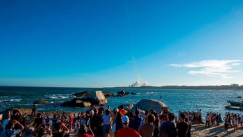 Nasa Administrator Bill Nelson menyebut China sama sekali tak memberi informasi trayektori serpihan roket tersebut. Semua negara yang melakukan perjalanan ke luar angkasa harus mengikuti standar yang sudah ada, dan melakukan tugasnya untuk memberi informasi semacam ini agar bisa menghadirkan prediksi yang akurat terkait risiko kejatuhan serpihan, terutama untuk kendaraan besar seperti Long March 5B, dengan risiko besar kehilangan nyawa dan kerusakan bangunan, jelas Nelson.Foto: Getty Images