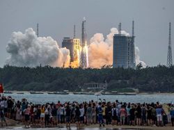 Seperti Ini Roket Long March 5B yang Jatuh Dekat Kalimantan