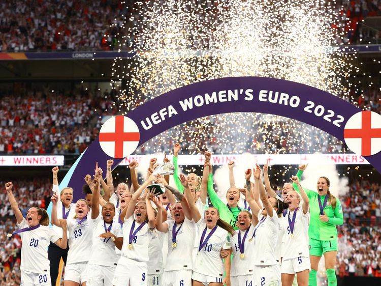 Meriahnya Selebrasi Timnas Wanita Inggris Setelah Juara Euro 2022
