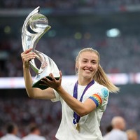 Wanita 25 tahun ini yang ditunjuk jadi kapten sejak April 2022 itu menjadi bintang lapangan baik dalam tim nasional maupun klubnya, Arsenal.Foto: REUTERS/Molly Darlington
