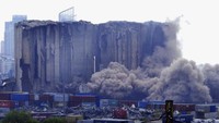 Silo atau tempat menampung biji-bijian yang ambruk itu telah berusia 50 tahun.