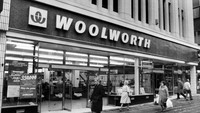 Populer dan menjadi supermarket yang paling dicintai penduduk sekitar, Woolworth bertahan selama 100 tahun lamanya. Hingga akhirnya supermarket ini terpaksa berhenti di tahun 1982. Foto: Chronicle Live
