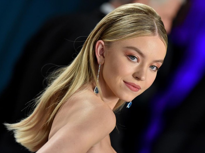 BEVERLY HILLS, CALIFORNIA - FEBRUARY 09: Sydney Sweeney attends the 2020 Vanity Fair Oscar Party hosted by Radhika Jones at Wallis Annenberg Center for the Performing Arts on February 09, 2020 in Beverly Hills, California. (Photo by Axelle/Bauer-Griffin/FilmMagic)