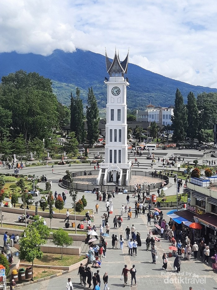 Jam Gadang DIlihat Dari Balkon Pasa Ateh