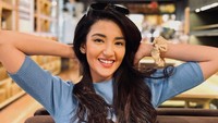 Tsania Marwa menulis caption penuh makna. Kali kali bangga, yuk bisa yuk pelan-pelan mulai membuang stigma negatif dari JANDA. Foto: dok instagram tsaniamarwa54