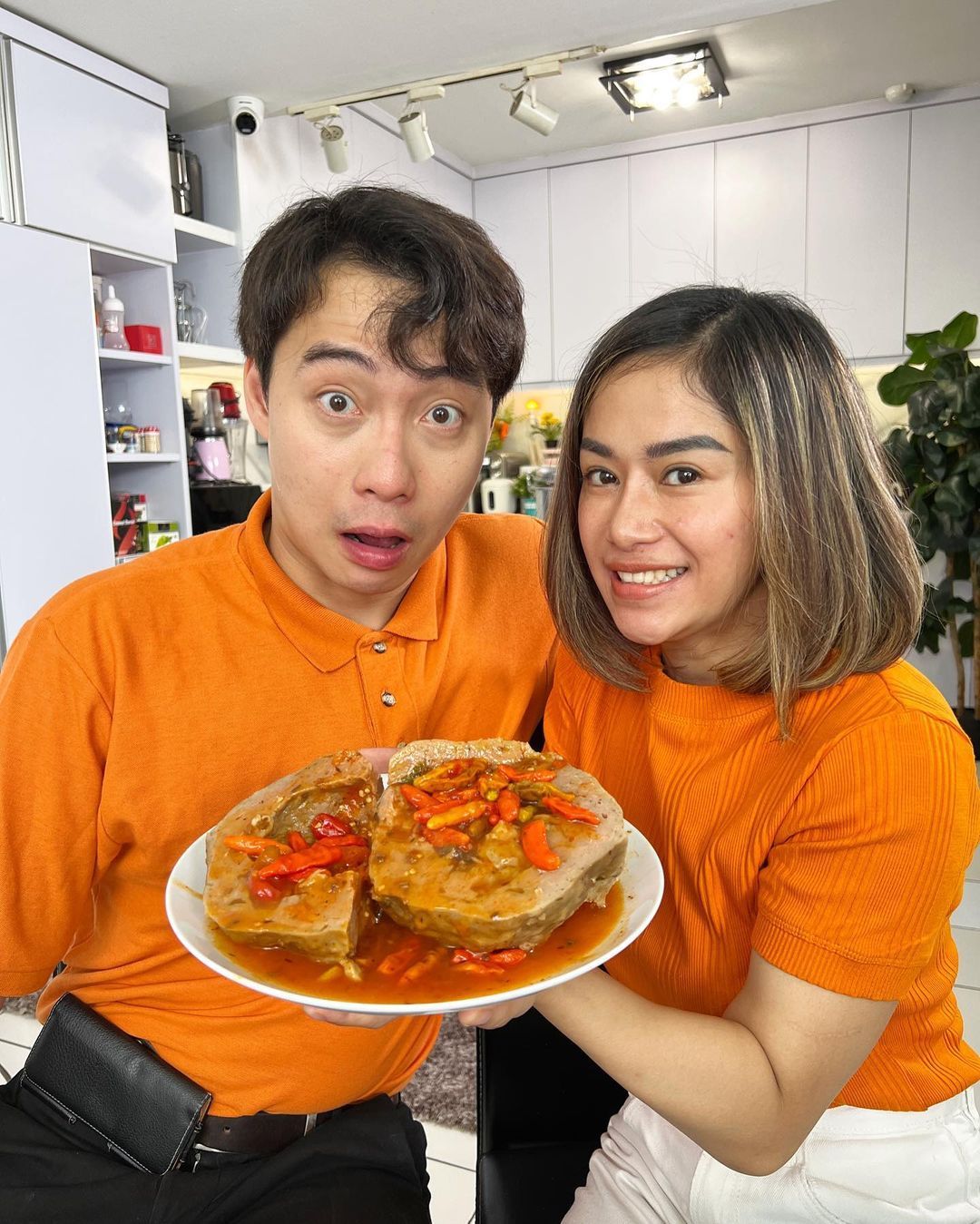 Uncle Roger ke Indonesia, Bertemu Farida Nurhan hingga Chef Arnold!