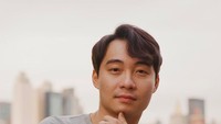 Sering menyapa penggemarnya dengan sapaan nieces and nephews, dalam foto ini Uncle Roger mempromosikan dirinya bakal gelar acara di Jakarta pada 3 Agustus dan di Bali pada 4 Agustus 2022.