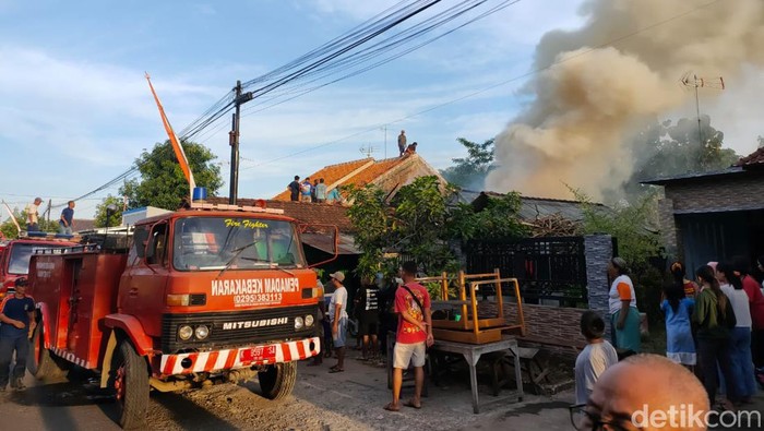 Warung di Desa Tlogorejo, Kecamatan Tlogowungu, Kabupaten Pati, terbakar, Senin (1/8/2022).