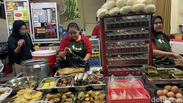 Nikmatnya Warung Nasi C'Mar Masakan Sunda