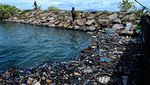 Duh... Pelabuhan di Aceh Ini Dikotori Sampah Plastik dan Limbah Minyak