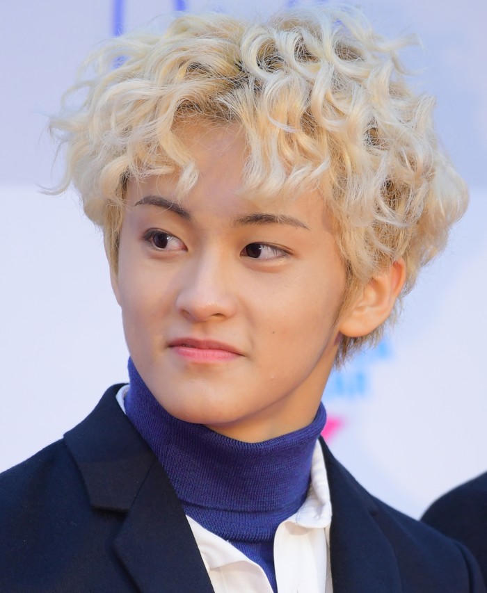 1306399725 SEOUL, SOUTH KOREA - JANUARY 19: Mark of NCT attends 26th High1 Seoul Music Awards at Jamsil Arena on January 19, 2017 in Seoul, South Korea. (Photo by The Chosunilbo JNS/Imazins via Getty Images)