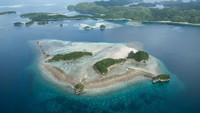 Tak sampai di situ, negara ini juga bikin Ikrar Palau, yaitu penandatanganan stempel janji di paspor turis. Mereka yang datang ke sini harus berjanji akan berlaku baik dan tidak meninggalkan apa pun kecuali jejak kaki.