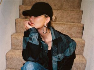 6 Penampilan Terkini Agnez Mo yang Pamer Tato Baru di Pundak Hingga Leher