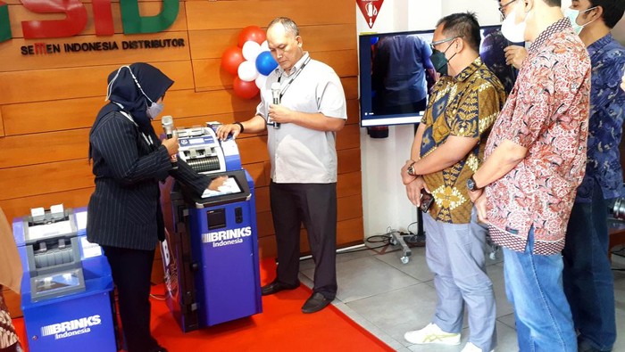 Asyik, Sekarang Bisa Kelola Uang Cash secara Real Time Brinks hadir untuk memudahkan kliennya agar dapat dimudahkan dalam memonitor dan mengelola uang cash nya secara realtime. Ini salah satu kliennya.
