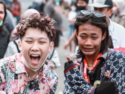 Bonge memakai jaket Gucci. Foto: Instagram/@bonge.sudirman