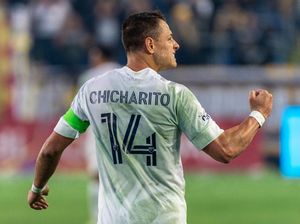 Real Madrid Cari Striker, Chicarito Nunggu Ditelepon