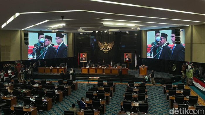 DPRD DKI Lantik Anggota PAW Pengganti Anak Haji Lulung.